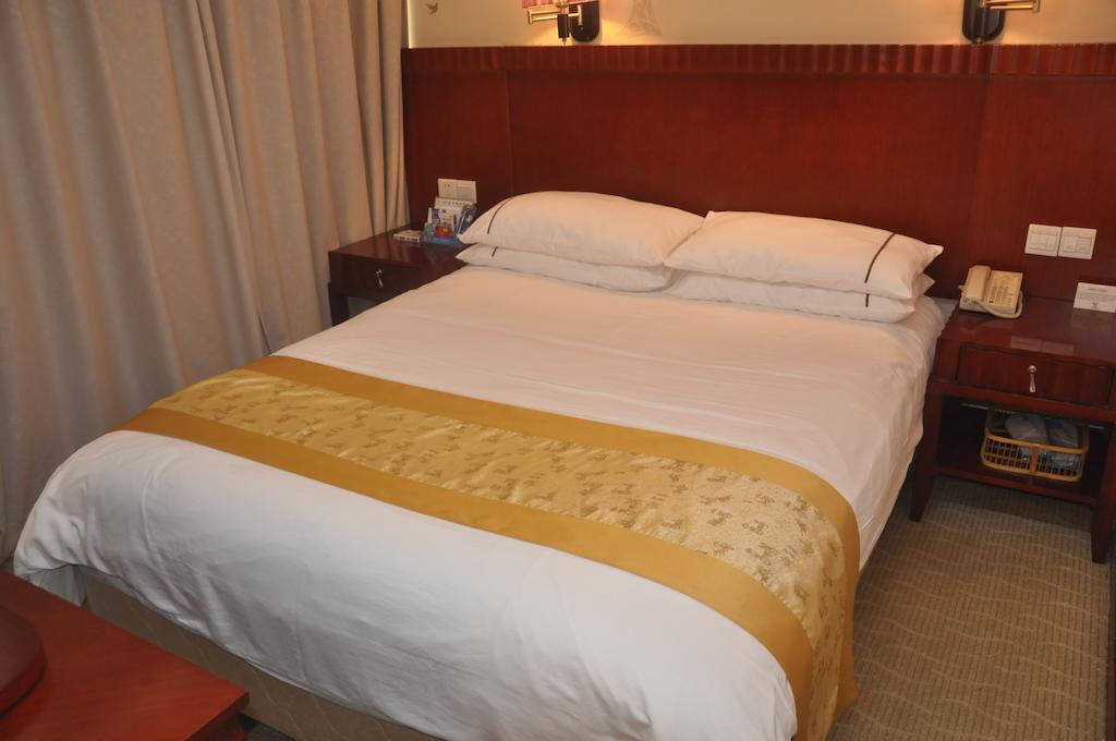 Starway Hotel Silver Zhuhai Room photo